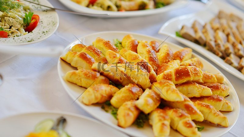 餐饮供应链选得好，后厨一半烦恼少